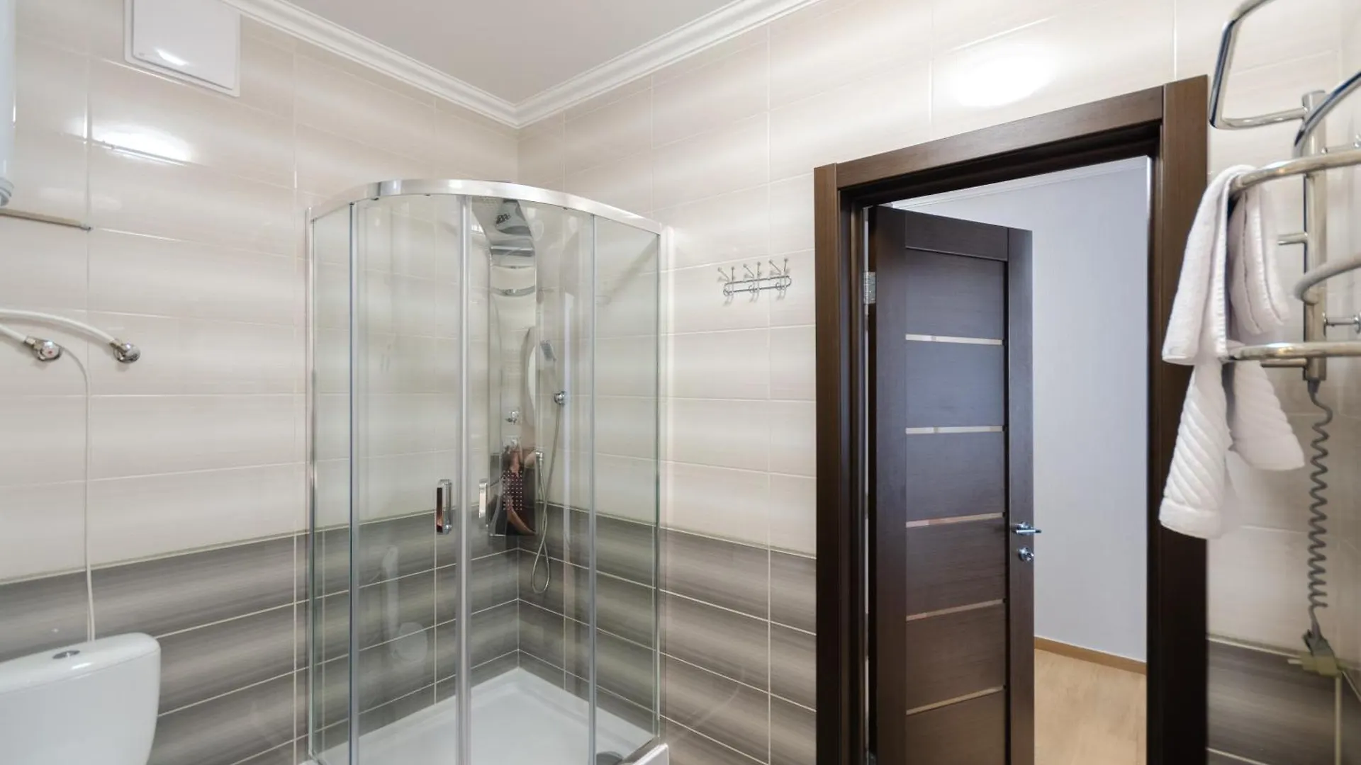 Petrovdom Apartments 10-41B In Rc Kvartet, Vasyl Lypkivskyi 16B Киев 0*,  Украина