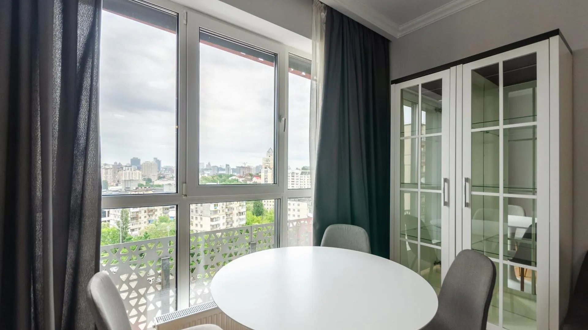 Petrovdom Apartments 10-41B In Rc Kvartet, Vasyl Lypkivskyi 16B Киев