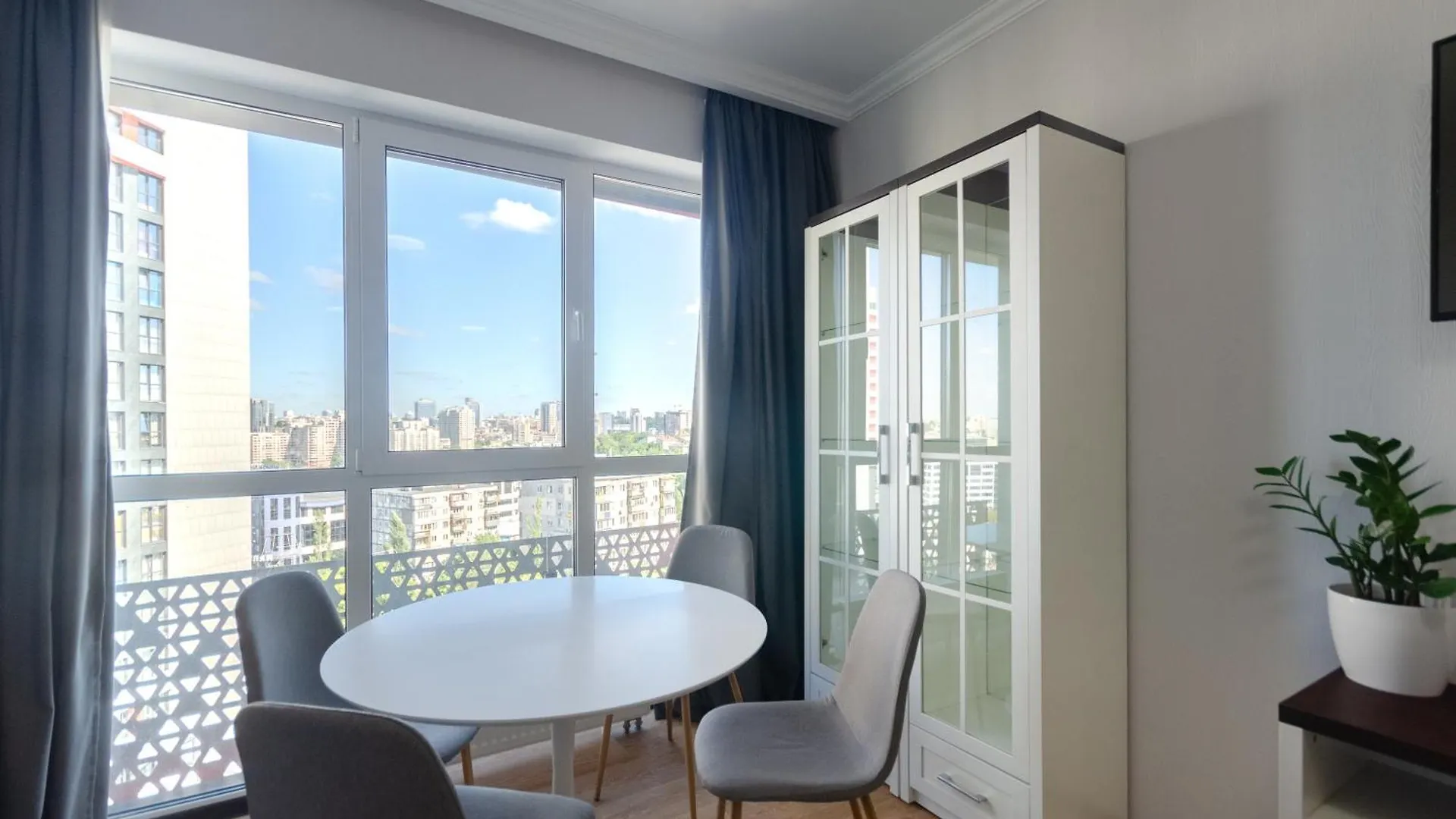 Petrovdom Apartments 10-41B In Rc Kvartet, Vasyl Lypkivskyi 16B Киев